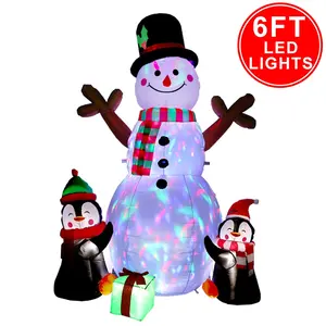 Ourwarm 6FT vente en gros sauter cour décor pingouin bonhomme de neige avec lumière LED père noël boîte-cadeau extérieur noël gonflable