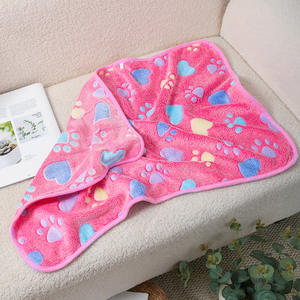 Manta para perro Fluffyet de gran stock, manta suave y cálida con estampado de pata multicolor para mascotas, venta al por mayor, alfombrilla para perro de felpa suave, manta para pata - Product Image 1