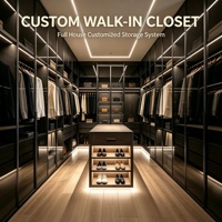 Dressing sur mesure moderne et durable avec portes vitrées, armoire intégrée et îlot central pour vestiaire de villa de luxe