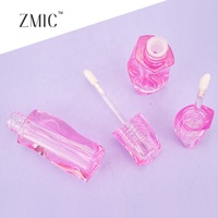 Magnifiques tubes de gloss à lèvres transparents ou roses en forme de vague irrégulière, emballage cosmétique pour huile à lèvres et gloss.