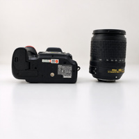 Appareil photo numérique d'occasion Nikon D7200 DSLR 18-140mm VR 24.2MP WiFi NFC -3EVAF de qualité supérieure reconditionné pour la revente en studio