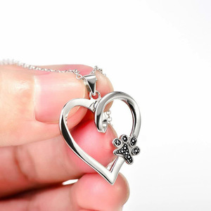 Collana con Ciondolo a Forma di Zampa di Animale e Cuore per Donne, Gioiello alla Moda - Product Image 2