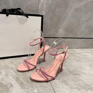 Sandales pour femmes haut de gamme, confortables et polyvalentes, au design unique et au style exquis. Sandales élégantes et exclusives pour femmes. - Product Image 4