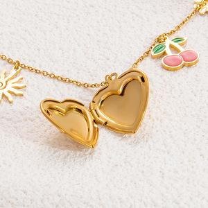 Collar con colgante de corazón chapado en oro de 18 quilates con dijes de perlas y circonitas para mujer, regalo, joyería, accesorio de moda - Product Image 3