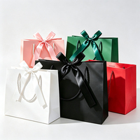 Sac en papier cadeau écologique couleur unie, sac fourre-tout en carton blanc avec ruban et nœud, emballage de luxe pour le commerce de détail, vente en gros