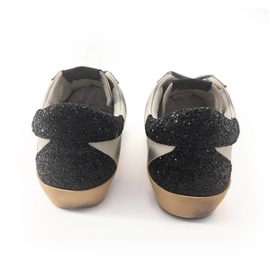 Zapatillas de Mujer de Cuero de Grano Completo Marrón con Estrella Dorada Brillante, Estilo Retro, Transpirables, Suaves, para Invierno y Primavera - Product Image 4