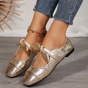 รองเท้าผู้หญิงไซส์ใหญ่ สีพื้น สำหรับใส่กลางแจ้ง ฤดูใบไม้ร่วง แบบสวม แมรี่เจน พื้นเรียบ หนัง PU - Product Image 3