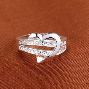 Anello a Forma di Cuore Q777 per Donna, con Zirconia Cubica e Incastonatura Pavé, Anello di Fidanzamento alla Moda - Product Image 3