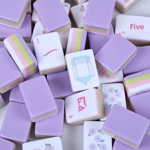 Set di Tessere Mahjong Americano Rosso Inciso a 4 Strati in Acrilico Pieghevole Automatico da 160 Pezzi per Serate di <span class=keywords><strong>Gioco</strong></span> in Famiglia e Intrattenimento - Product Image 1