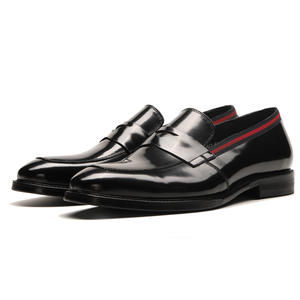 Chaussures pour hommes en cuir véritable de haute qualité, antidérapantes, avec un design d'affaires gravé - Product Image 5