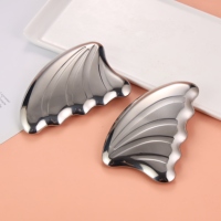 Grattoir Gua Sha en acier inoxydable 304 pour massage facial froid, favorisant l'absorption du sérum et améliorant l'élasticité