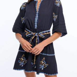 Robes d'été en gros pour femmes, robes décontractées amples et modestes, robes pour femmes à col en V, 100% coton, broderie florale, mini robe - Product Image 4