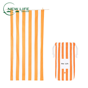 <span class=keywords><strong>Serviette</strong></span> de plage en microfibre à rayures <span class=keywords><strong>orange</strong></span> et blanches, séchage rapide, anti-sable, avec sac de transport, grande <span class=keywords><strong>serviette</strong></span> de plage compacte pour adultes - Product Image 1