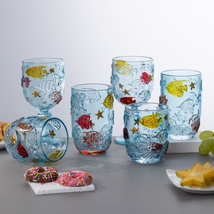 Verre à eau bleu clair peint à la main avec motif de poisson en relief, verres à boire colorés à motif monde sous-marin, tasses pour les barbecues d'été - Product Image 3