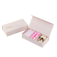 Boîte-cadeau d'emballage de bijoux de fleur de savon magnétique rose de logo personnalisé pour la Saint-Valentin fête des mères avec insertion de mousse de velours