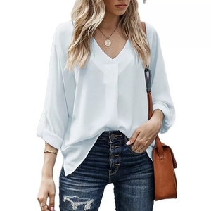 Blusa de gasa azul claro con cuello en V para mujer, blusa informal holgada asimétrica de manga tres cuartos, ropa informal para primavera y verano - Product Image 1