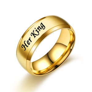 Cincin Pasangan Minimalis Novirassine Stainless Steel Lapis Emas 18k dengan Tulisan Her King untuk Pria Wanita Perhiasan Kekasih - Product Image 4