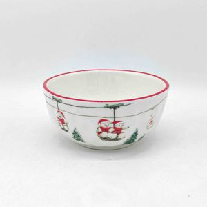 Piatto da portata natalizio in ceramica a 4 sezioni con orso polare, design con orso sciatore, sciarpa rossa, cappello e albero di Natale - Product Image 2