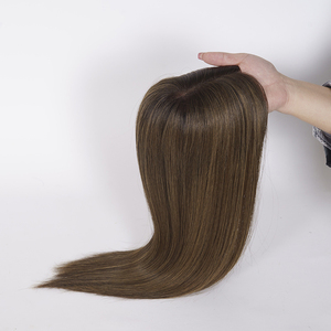 พร้อมส่ง ท็อปเปอร์ผมแท้สีน้ำตาลยุโรปแบบดิบ 5x5 ฐานโมโนเคลือบ PU พร้อมท็อปเปอร์ผมสีบลอนด์โมโนสำหรับผู้หญิง - Product Image 6