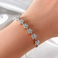 Accessoires de bijoux de mode, zircon scintillant, bijoux plaqués or 18 carats, bracelet tendance en forme de fleur pour femmes
