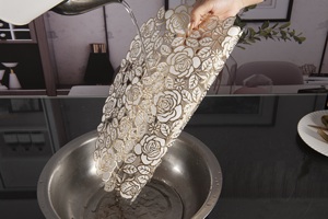 円形 <span class=keywords><strong>PVC</strong></span>製 バラ柄 ランチョンマット 耐熱性 環境配慮型 ゴールド・シルバー 38cm 無料サンプル提供 食卓デコレーション - Product Image 6