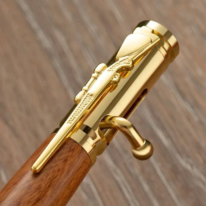 Penna per pistola in legno massello di nuovo Design penna a sfera con punta a sfera in metallo a forma di bullone a forma di proiettile con moschettone in metallo