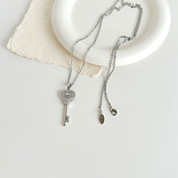 Collier en laiton plaqué or blanc avec pendentif cœur et clé, orné de zircons cubiques dansants, hypoallergénique, cadeau de Saint-Valentin ou d'anniversaire pour elle, vente en gros