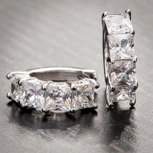 Nueva geometría cuadrada con incrustaciones de circón, hebilla de oreja pequeña, asistencia a banquetes de gama alta, estilo a juego diario, joyería Simple - Product Image 5