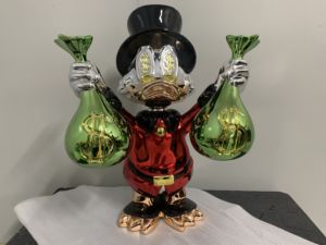 Popular Estatua Moderna de Resina Cromada en Oro de <span class=keywords><strong>Scrooge</strong></span> MCduck, Personaje de Dibujos Animados, para Sostener Bolsas de Dinero, Escultura Artística para Interiores - Product Image 3