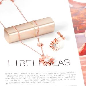 Ensemble de bijoux en gros en acier inoxydable, boucles d'oreilles et pendentif tendance motif floral pour femmes, parures de bijoux dorés imposants - Product Image 5