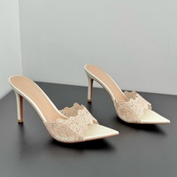 Sandales à talons hauts compensées et à bout ouvert pour femme, brodées or scintillant, nouvelle collection été 2026, idéales pour les tenues décontractées estivales