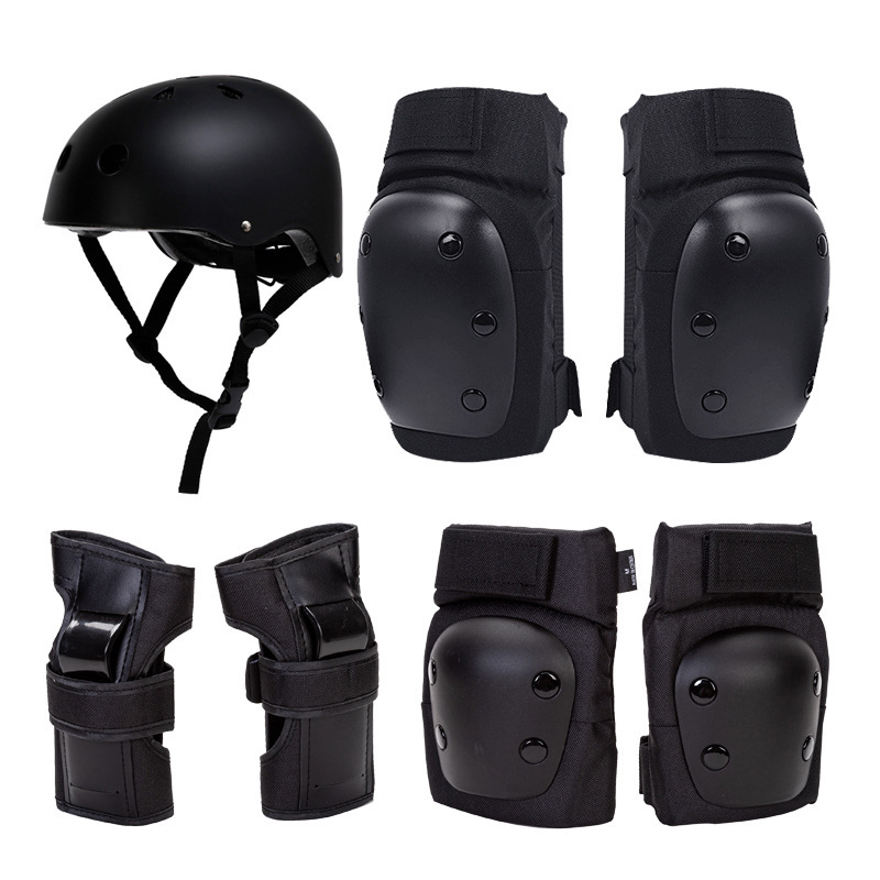 ชุดสีดำ 7 ชิ้น (หมวกกันน็อคและอุปกรณ์ป้องกัน)