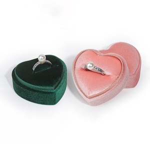 Boîte à bijoux en forme de cœur en gros, boîte cadeau en velours de haute qualité pour une ou deux bagues, pendentif 5x5x4 - Product Image 2