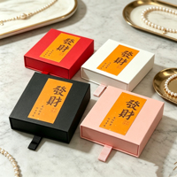 Nouvelle boîte d'emballage carrée gaufrée pour bracelet jonc rouge, anti-ternissement, personnalisable, pour rangement de bijoux tendance