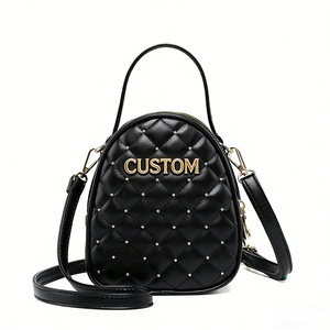 Borse a catena a <span class=keywords><strong>tracolla</strong></span> da ragazza con rivetti di piccole dimensioni personalizzate borse a mano da donna più popolari in pelle sintetica - Product Image 1