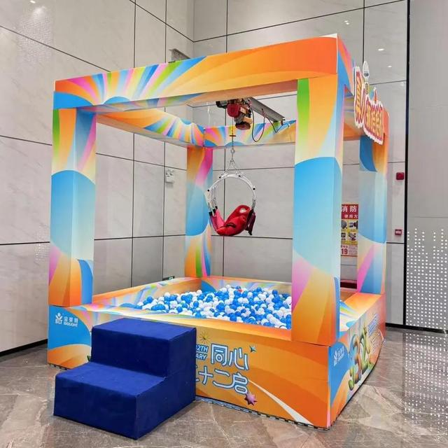 Commercial Human Claw Machine Big  Arcade Live Action Game Giant Claw Crane Machine for Shopping Mall Amusement Park Party