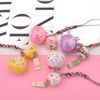 Fabriek Groothandel Lucky Cat Sleutelhanger Keramiek Metalen Kerst Bel Opknoping Decor Japanse Gesloten Water Piano Bell Kat Sleutelhangers