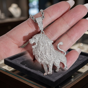 Colgante de León de Moissanita en Plata 925 Bañada en Rodio para Joyería de Fiesta, Joyería de Plata 925, Amuleto de Animal, Joyería de Lujo Unisex - Product Image 1