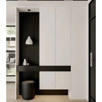 Meuble d'entrée en bois sur mesure, moderne, avec rangement pour chaussures et tiroir