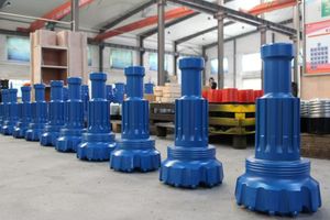 웰 드릴링에서 단단한 암석을위한 높은 공기압이있는 DHT DTH 탄소강 QL 드릴링 해머 비트 - Product Image 6