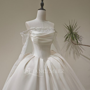LY97 Vestidos clásicos de satén con cuello barco y bordado de encaje para boda de mujer - Product Image 3