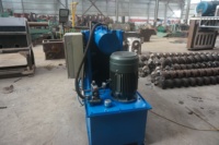 Machine de fabrication de vis hélicoïdales à spirale simple pour plaques épaisses, machine de laminage de lames de vis sans fin en acier au manganèse pour convoyeurs miniers