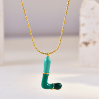 Collier pendentif en acier inoxydable plaqué or émaillé vert à 26 lettres BJG0542N, tendance pour femmes, vente en gros