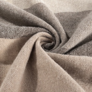 Daai סגנון חדש 140*200 ס "מ 80% זול wo20 % אקריליק 340gsm שמיכות לזרוק הביתה - Product Image 5