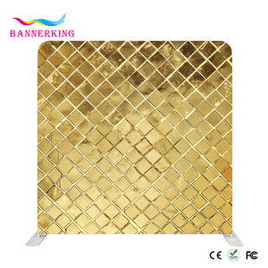 Fond de scène droit brillant à motif grille dorée effet miroir BannerKing pour anniversaire, mariage, cérémonie, décoration et photomaton - Product Image 2