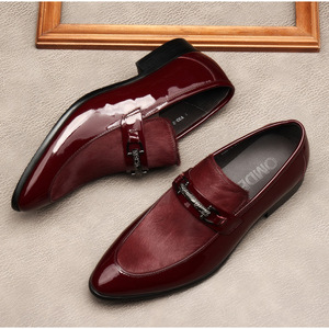 Chaussures en cuir formelles pour hommes, modèle neuf de haute qualité, populaires pour les tenues de travail, les mariages et la marche en plein air. - Product Image 4