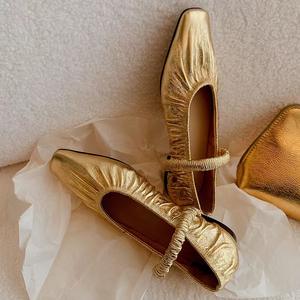 Zapatos Mary Jane de Tacón Bajo con Pliegues y Tira Suave para Mujer, Transpirables, Flexibles, Color Dorado, Patrón Geométrico, Casuales, Modernos y Planos - Product Image 2