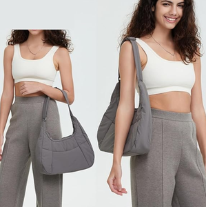 Sac à bandoulière plissé élégant, tendance et à la mode, grande capacité, personnalisé par un designer, pour femme. - Product Image 1