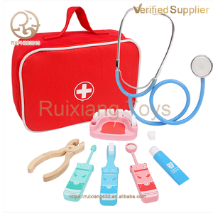 Jouet de docteur en bois pour enfants en gros, kit médical et dentaire rouge, sac en tissu, jeu de rôle, jouets de simulation pour enfants - Product Image 3