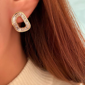 Orecchini E3965 in Oro Bianco con Diamanti Taglio Baguette Colore G Naturali di Lusso per Uso Quotidiano Femminile - Product Image 6